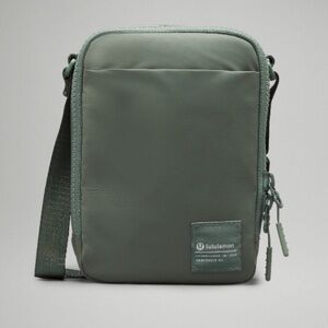 NWT lululemon Easy access crossbody
